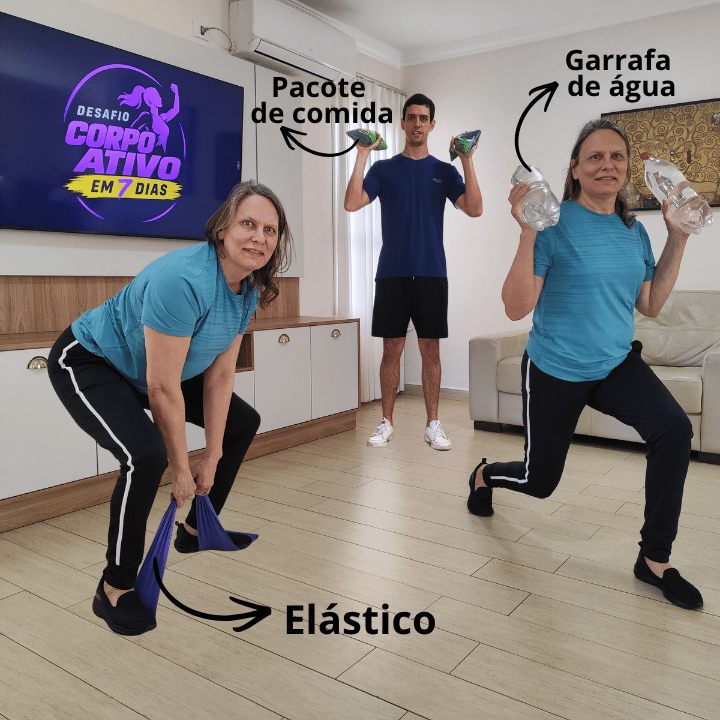 Professor Adriano e alunas treinando em casa com elástico, pacote de comida e garrafa de água